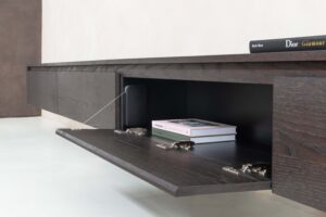 Maeve | Zwevend TV meubel | 4 Kleppen | Eiken | 220 – 400 cm