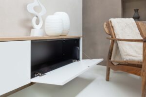 Nika | Zwevend tv-meubel | 2 Kleuren | MDF & Eiken | Scandinavisch Design | 3 Kleppen | 180 – 300 cm