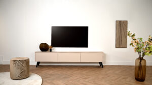 Maeve | tv meubel op zwarte retro pootjes | 3 Kleppen | MDF | 180 – 300 cm