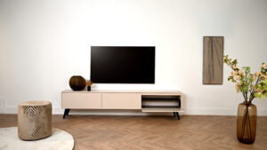 Maeve | tv meubel op zwarte retro pootjes | 3 Kleppen | MDF | 180 – 300 cm