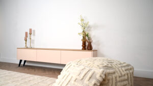 Nika | tv meubel op zwarte retro pootjes | 2 Kleuren | MDF & Eiken | Scandinavisch Design | 3 Kleppen | 180 – 300 cm