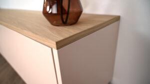 Nika | tv meubel op zwarte retro pootjes | 2 Kleuren | MDF & Eiken | Scandinavisch Design | 3 Kleppen | 180 – 300 cm