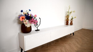 Maeve | TV meubel met zwarte retro pootjes | 3 Kleppen | Eiken | 180 – 300 cm