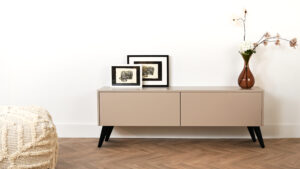 Jessie | tv meubel op zwarte retro pootjes | Strak | MDF | Scandinavisch Design | 2 Kleppen | 120 – 160 cm