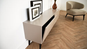 Jessie | tv meubel op zwarte retro pootjes | Strak | MDF | Scandinavisch Design | 2 Kleppen | 120 – 160 cm