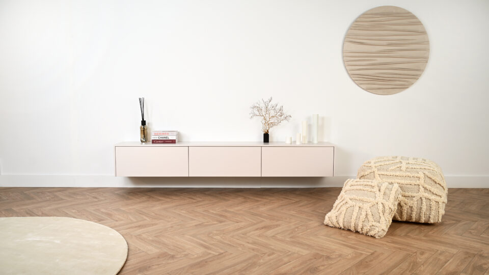 Modern zwevend tv meubel met 3 kleppen