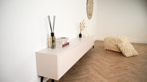 Jessie | tv meubel op zwarte retro pootjes | Strak | MDF | Scandinavisch Design | 3 Kleppen | 180 – 300 cm