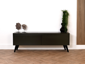 Maeve | tv meubel op zwarte retro pootjes | 2 Kleppen | MDF | 120 – 160 cm