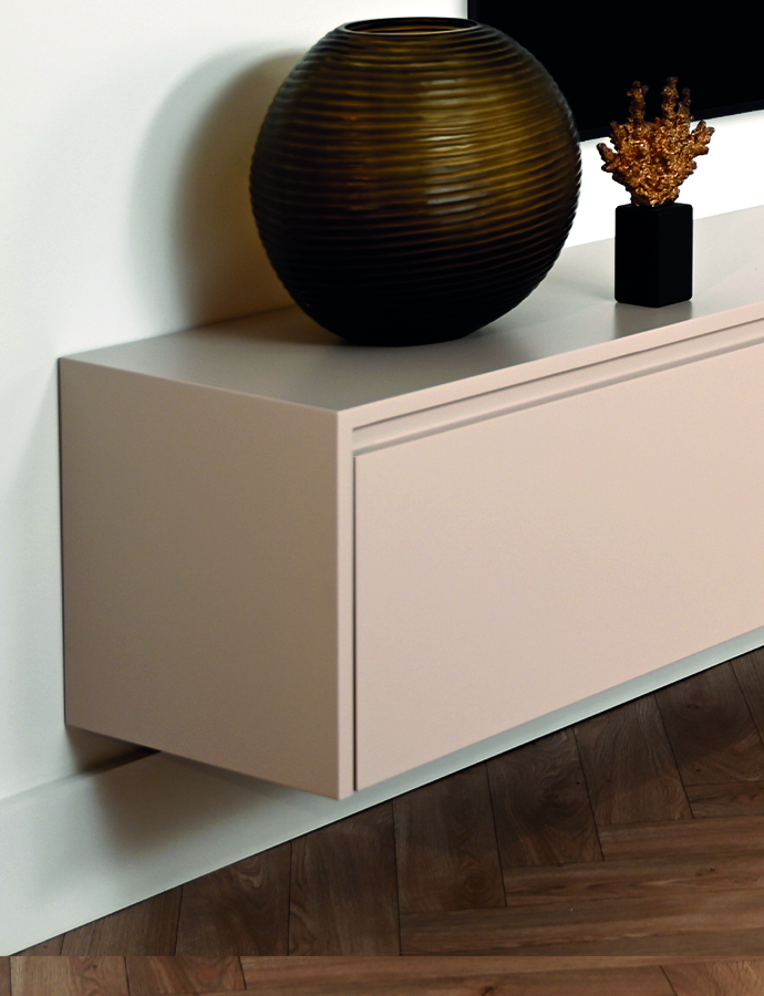 Zwevend tv meubel met een greeplijst