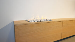 Jackson | tv meubel met openhaard met stenen | Eiken | 3 Kleppen | 200 – 300 cm Blanco Eiken