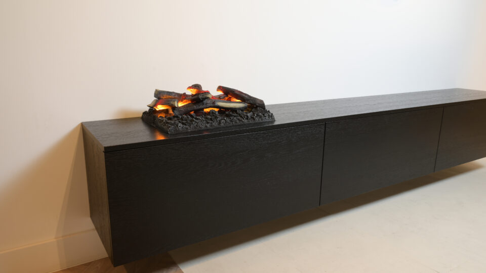 tv kast met 3 kleppen en haard