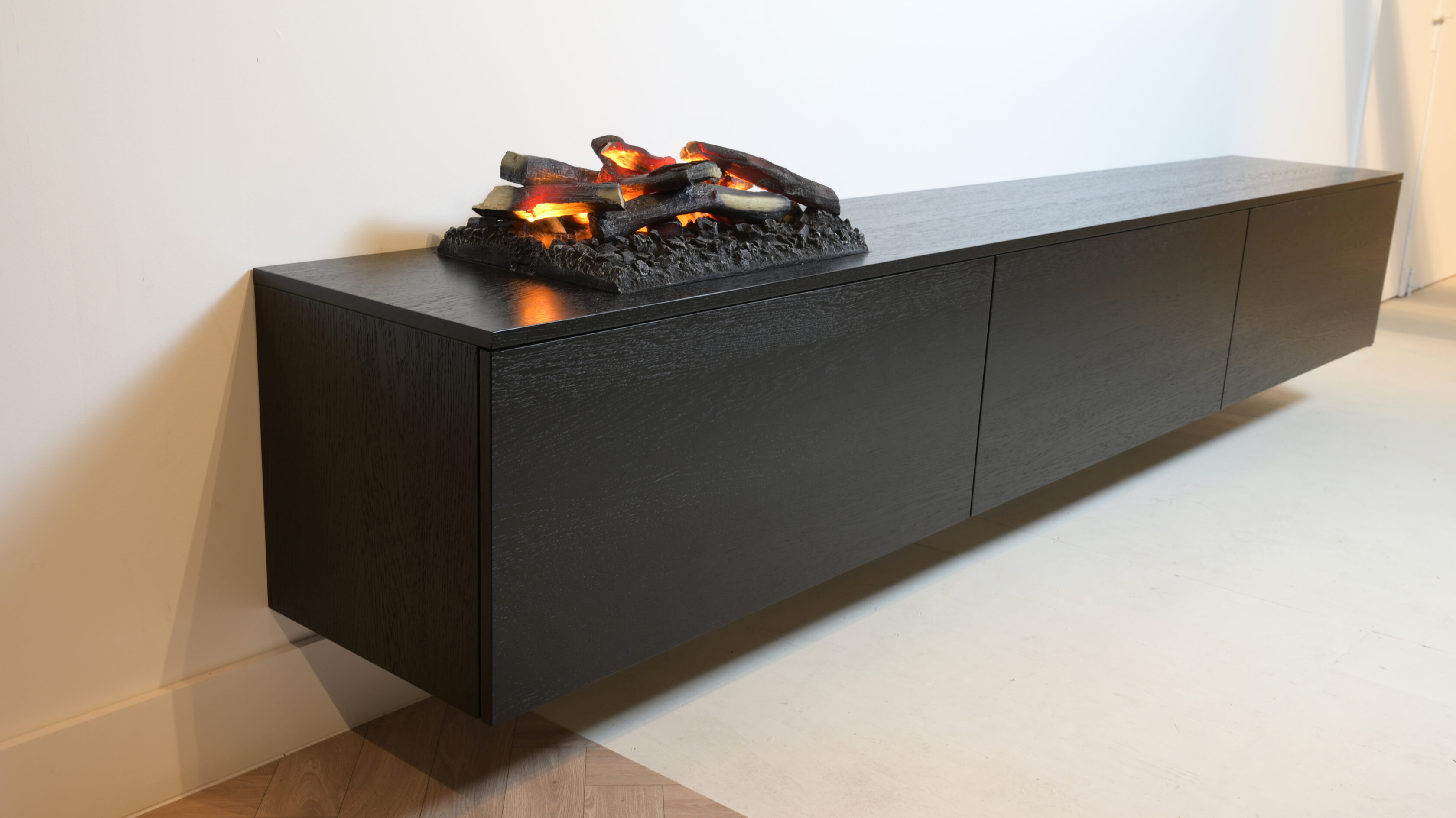 tv kast met 3 kleppen en haard