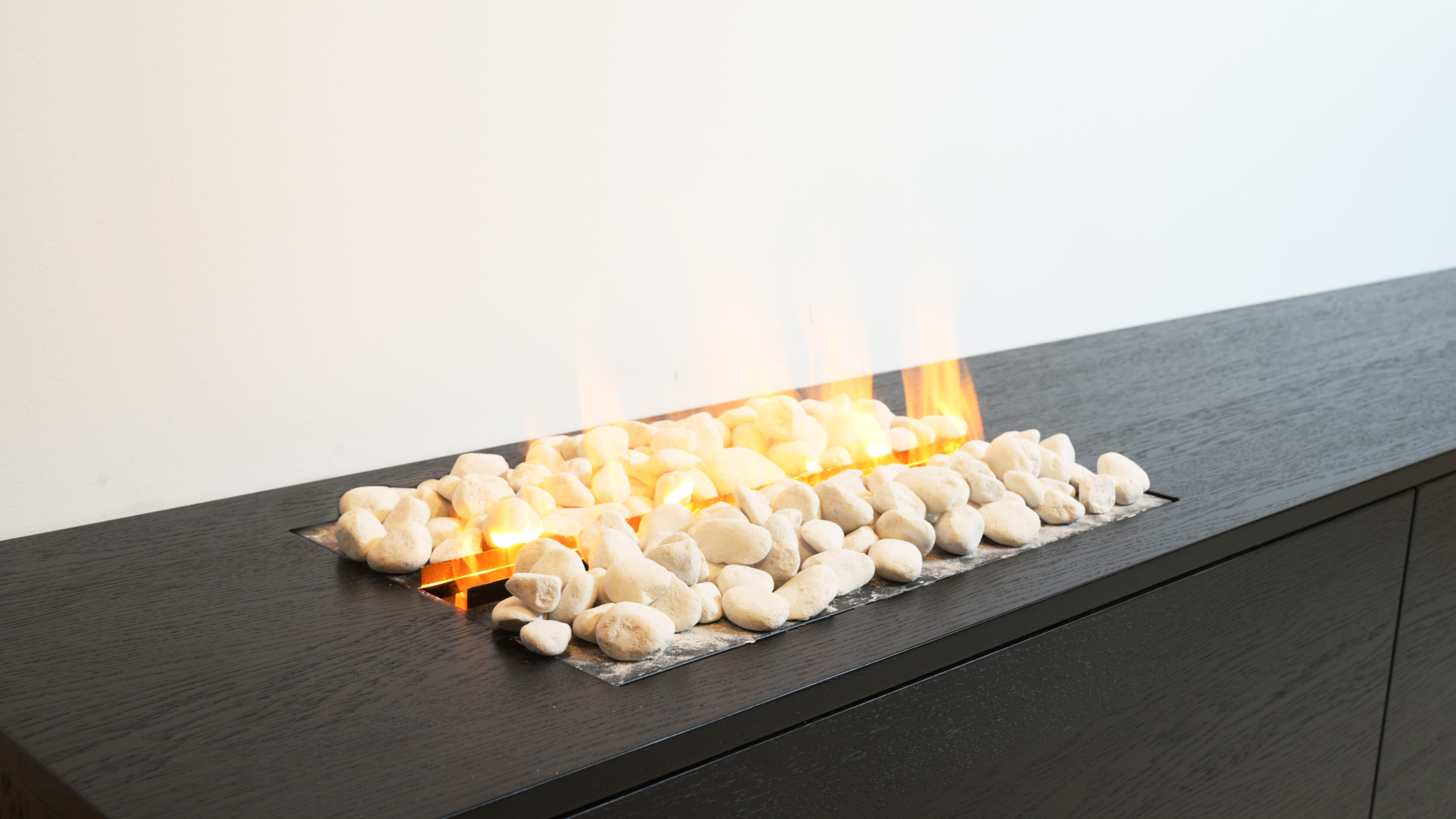 tv kast met haard met stenen