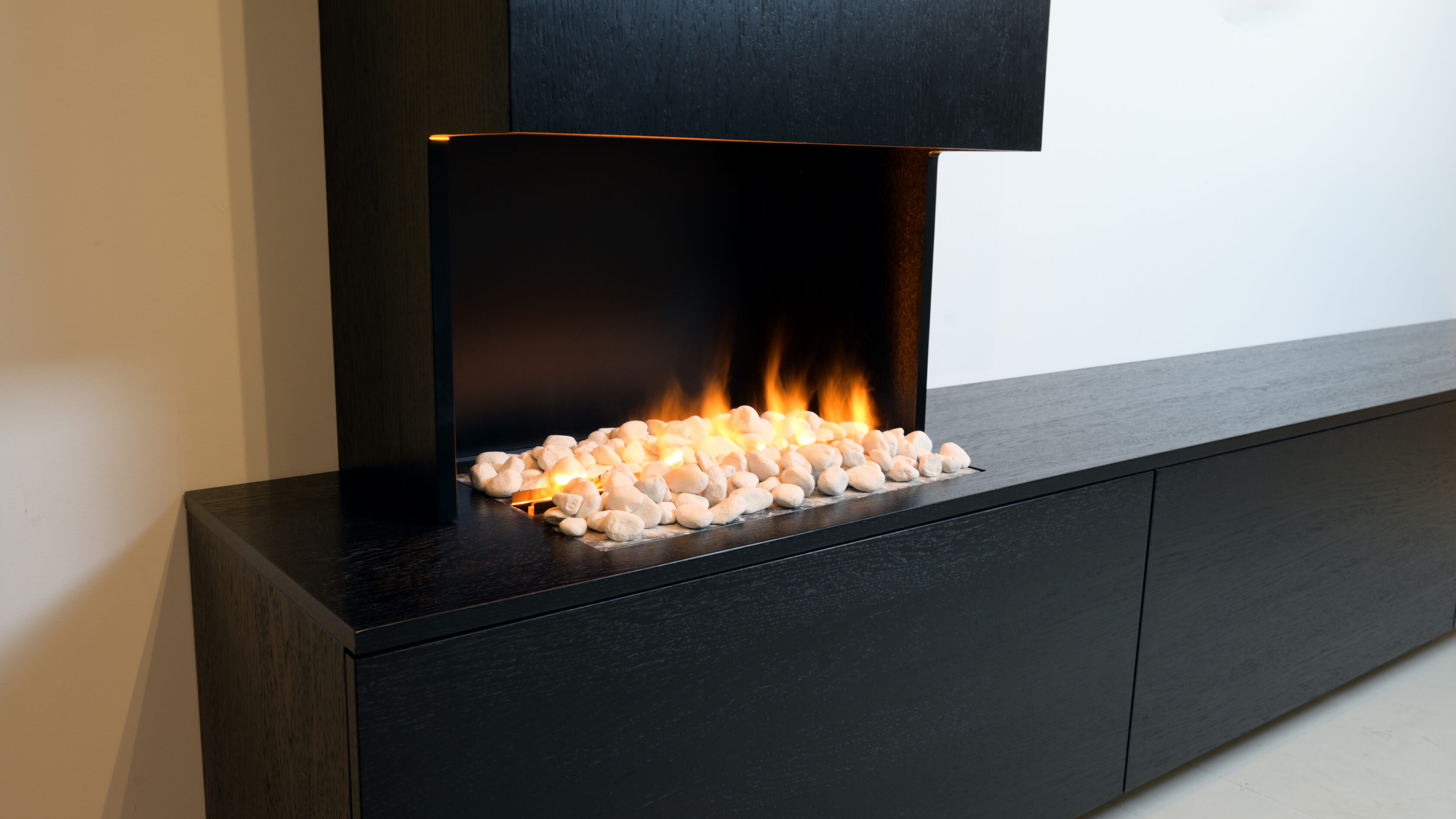 tv kast met koof en haard met stenen